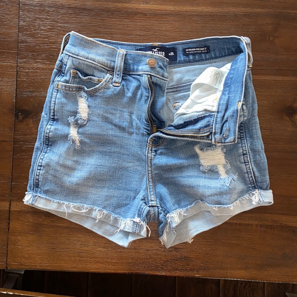 Hollister “Ultra High Rise 3” Advanced Stretch” Jean Shorts